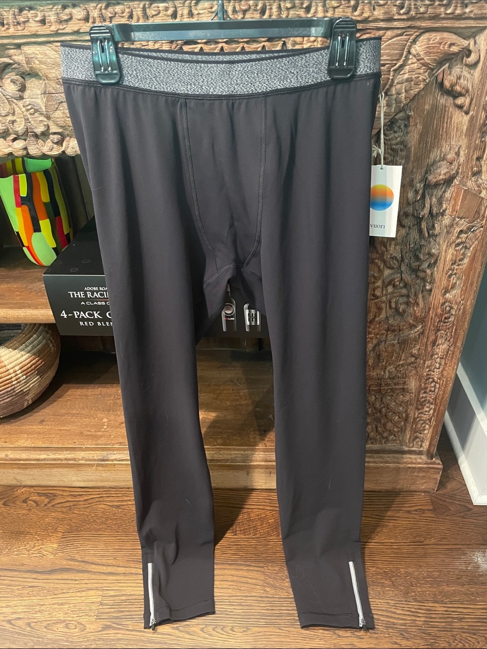 Vuori Black Men's Jogger Sweatpants with Zipper Ankles. Brand new and never worn